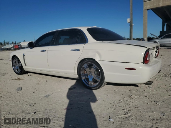 2008 Jaguar XJ Vanden Plas with VIN SAJWA82BX8SH26439, listed as a Copart auction lot 82174474 with 121,314 mi miles and Salvage Title. Bid and sale history available at carsss.com. Image 2.