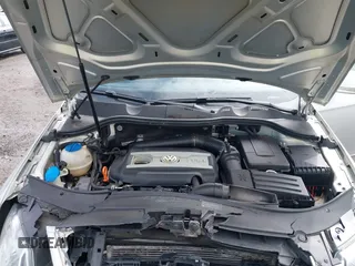2009 Volkswagen Passat z VIN WVWXK73C69E027467, wystawiony jako IAAI lot #42277275 z przebiegiem 145 956 mil mil oraz . Historia ofert i sprzedaży dostępna na DreamBid. Obrazek 10.