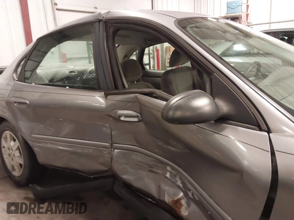 2006 Ford Taurus SE with VIN 1FAFP53U86A113947, listed as a IAAI auction lot 41753927 with 203,867 mi miles. Bid and sale history available at carsss.com. Image 18.