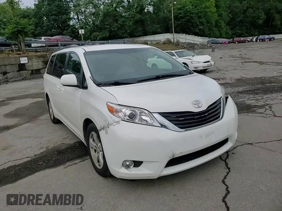 2015 Toyota Sienna LE AAS z VIN 5TDKK3DCXFS590626, wystawiony jako Copart lot #63081115 z przebiegiem 144 933 mil mil oraz Szkoda całkowita • Salvage title. Historia ofert i sprzedaży dostępna na DreamBid. Obrazek 14.