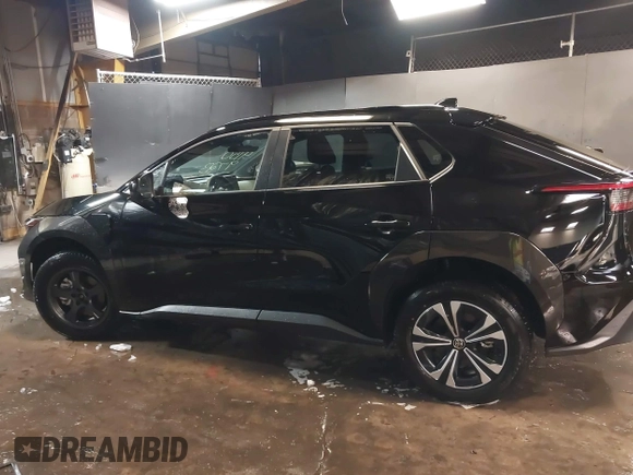 2024 Toyota bZ4X XLE z VIN JTMAAAAA3RA043494, wystawiony jako IAAI lot #41509723 z przebiegiem 5 279 mil mil oraz . Historia ofert i sprzedaży dostępna na DreamBid. Obrazek 15.