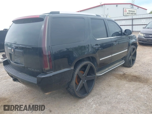 2010 Cadillac Escalade z VIN 1GYUCAEF1AR264105, wystawiony jako IAAI lot #41882488 z przebiegiem 190 113 mil mil oraz . Historia ofert i sprzedaży dostępna na DreamBid. Obrazek 4.