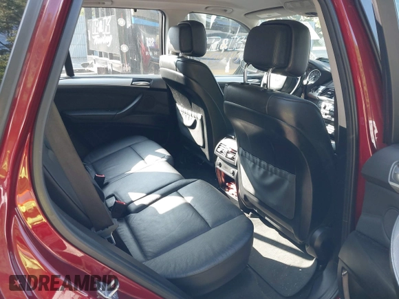 2013 BMW X5 xDrive35i z VIN 5UXZV4C50D0E14524, wystawiony jako IAAI lot #40151434 z przebiegiem 92 871 mil mil oraz . Historia ofert i sprzedaży dostępna na DreamBid. Obrazek 8.