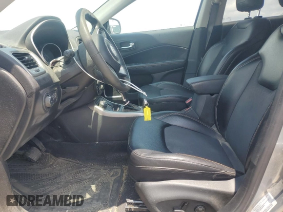 2017 Jeep Compass Latitude с VIN 3C4NJDBB8HT603012, выставлен на аукционе Copart как лот 59435415 с пробегом 95 984 миль миль и Списание • Salvage title. История ставок и продаж доступна на DreamBid. Изображение 7.