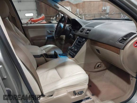 2007 Volvo XC90 I6 with VIN YV4CZ982071347164, listed as a IAAI auction lot 42020061 with 121,349 mi miles. Bid and sale history available at carsss.com. Image 5.