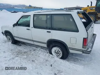 1993 Chevrolet Blazer with VIN 1GNDT13W3P2214338, listed as a IAAI auction lot 41511324 with 175,816 mi miles and . Bid and sale history available at DreamBid. Image 3.