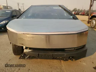 2024 Tesla Cybertruck Cyberbeast z VIN 7G2CEHEEXRA035106, wystawiony jako Copart lot #88135895 z przebiegiem 1362 mil mil oraz Szkody całkowita. Historia ofert i sprzedaży dostępna na DreamBid. Obrazek 5.