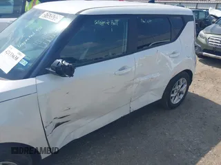 2024 Kia Soul S with VIN KNDJ23AU2R7913249, listed as a IAAI auction lot 42133638 with 22,663 mi miles and . Bid and sale history available at DreamBid. Image 6.
