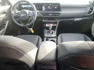 2024 Kia Seltos EX z VIN KNDERCAA3R7596858, wystawiony jako Copart lot #78486404 z przebiegiem 2 392 mil mil oraz Szkoda całkowita • Salvage title. Historia ofert i sprzedaży dostępna na DreamBid. Obrazek 8.