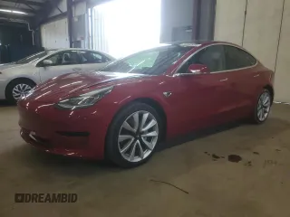 2019 Tesla Model 3 Mid Range z VIN 5YJ3E1EA6KF447023, wystawiony jako Copart lot #55052555 z przebiegiem 53 221 mil mil oraz Szkoda całkowita • Salvage title. Historia ofert i sprzedaży dostępna na DreamBid. Obrazek 1.