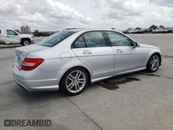 2013 Mercedes-Benz C 250 Sport z VIN WDDGF4HB9DR263699, wystawiony jako Copart lot #51379384 z przebiegiem 123 016 mil mil oraz Szkoda całkowita • Salvage title. Historia ofert i sprzedaży dostępna na DreamBid. Obrazek 3.