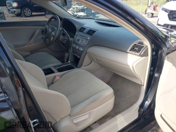 2008 Toyota Camry LE z VIN 4T1BE46K98U248029, wystawiony jako IAAI lot #42228084 z przebiegiem 108 006 mil mil oraz . Historia ofert i sprzedaży dostępna na DreamBid. Obrazek 5.