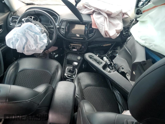 2020 Jeep Compass Latitude z VIN 3C4NJCBB4LT102329, wystawiony jako Copart lot #57476875 z przebiegiem Nie podano mil oraz Szkoda całkowita • Salvage title. Historia ofert i sprzedaży dostępna na DreamBid. Obrazek 8.