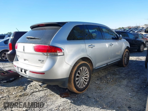 2014 Lincoln MKX z VIN 2LMDJ8JK3EBL15281, wystawiony jako IAAI lot #41600646 z przebiegiem 201 995 mil mil oraz . Historia ofert i sprzedaży dostępna na DreamBid. Obrazek 4.