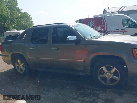 2009 Chevrolet Avalanche z VIN 3GNFK32YX9G201915, wystawiony jako IAAI lot #42470876 z przebiegiem 244 241 mil mil oraz . Historia ofert i sprzedaży dostępna na DreamBid. Obrazek 13.