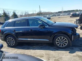 2017 Audi Q7 Premium Plus with VIN WA1LAAF75HD002295, listed as a IAAI auction lot 41627344 with 113,761 mi miles. Bid and sale history available at carsss.com. Image 14.