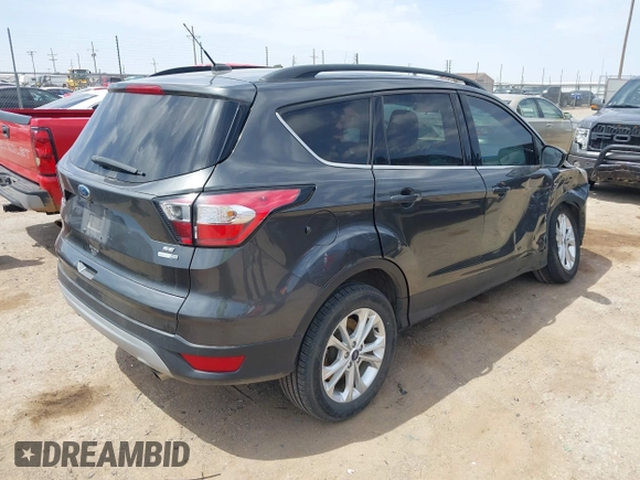 2018 Ford Escape SE z VIN 1FMCU9G98JUC13620, wystawiony jako IAAI lot #42011272 z przebiegiem 71 677 mil mil oraz . Historia ofert i sprzedaży dostępna na DreamBid. Obrazek 4.