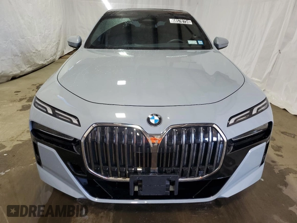 2024 BMW 7 Series 740i xDrive with VIN WBA33EH0XRCR44631, listed as a Copart auction lot 68578734 with 12,469 mi miles and Clean Title. Bid and sale history available at carsss.com. Image 5.