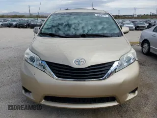 2012 Toyota Sienna LE AAS с VIN 5TDKK3DC6CS276676, выставлен на аукционе Copart как лот 56898135 с пробегом 167 432 миль миль и Списание • Salvage title. История ставок и продаж доступна на DreamBid. Изображение 5.