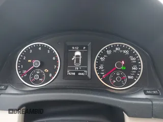 2017 Volkswagen Tiguan Wolfsburg Edition z VIN WVGSV7AXXHW512884, wystawiony jako IAAI lot #42295807 z przebiegiem 79 298 mil mil oraz . Historia ofert i sprzedaży dostępna na DreamBid. Obrazek 7.