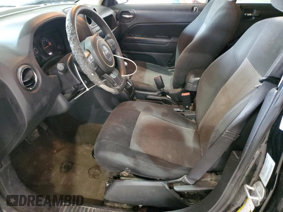 2016 Jeep Patriot Sport SE z VIN 1C4NJPBA4GD527530, wystawiony jako Copart lot #55836515 z przebiegiem 133 049 mil mil oraz Czysty tytuł • Clean title. Historia ofert i sprzedaży dostępna na DreamBid. Obrazek 7.