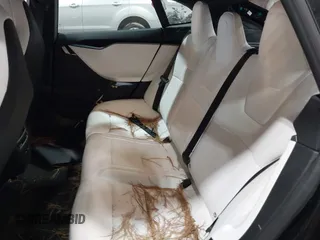 2019 Tesla Model S 75D z VIN 5YJSA1E2XKF313955, wystawiony jako IAAI lot #41658345 z przebiegiem 57 085 mil mil oraz . Historia ofert i sprzedaży dostępna na DreamBid. Obrazek 8.