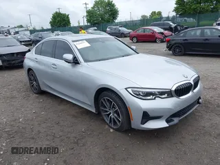 2019 BMW 3 Series 330i z VIN WBA5R1C54KAK10233, wystawiony jako IAAI lot #42244527 z przebiegiem 59 766 mil mil oraz . Historia ofert i sprzedaży dostępna na DreamBid. Obrazek 1.
