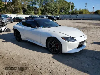 2023 Nissan Z Performance z VIN JN1BZ4BHXPM311269, wystawiony jako Copart lot #75271644 z przebiegiem 10 711 mil mil oraz Szkoda całkowita • Salvage title. Historia ofert i sprzedaży dostępna na DreamBid. Obrazek 4.