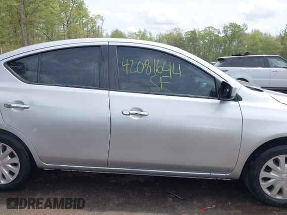 2019 Nissan Versa SV z VIN 3N1CN7AP4KL855196, wystawiony jako IAAI lot #42081644 z przebiegiem 79 527 mil mil oraz . Historia ofert i sprzedaży dostępna na DreamBid. Obrazek 14.