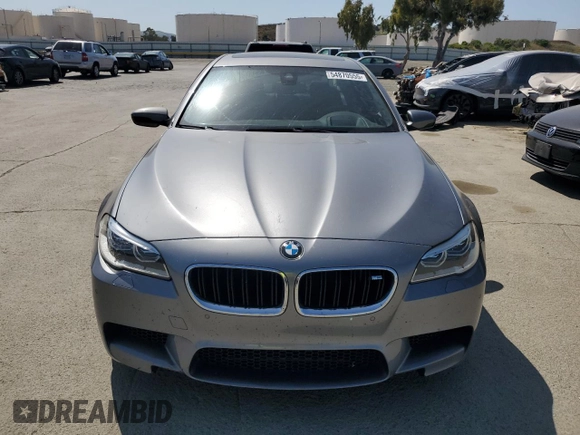 2014 BMW M5 z VIN WBSFV9C58ED593431, wystawiony jako Copart lot #54870555 z przebiegiem 172 191 mil mil oraz Szkoda całkowita • Salvage title. Historia ofert i sprzedaży dostępna na DreamBid. Obrazek 5.