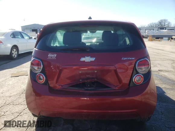 2013 Chevrolet Sonic LS z VIN 1G1JA6SH3D4121037, wystawiony jako Copart lot #45975555 z przebiegiem 66 735 mil mil oraz Szkoda całkowita • Salvage title. Historia ofert i sprzedaży dostępna na DreamBid. Obrazek 6.
