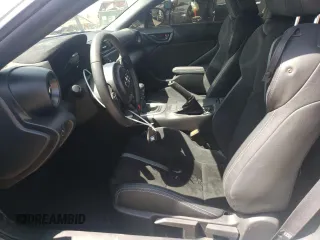 2024 Toyota 86 Premium z VIN JF1ZNBE15R9756816, wystawiony jako Copart lot #52430055 z przebiegiem 5 010 mil mil oraz Szkoda całkowita • Salvage title. Historia ofert i sprzedaży dostępna na DreamBid. Obrazek 7.