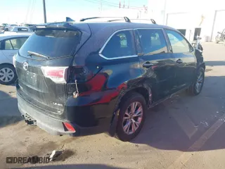 2016 Toyota Highlander LE with VIN 5TDBKRFHXGS327730, listed as a IAAI auction lot 41400297 with 108,036 mi miles. Bid and sale history available at carsss.com. Image 4.