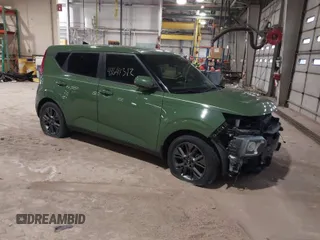 2020 Kia Soul EX with VIN KNDJ33AU5L7101593, listed as a IAAI auction lot 41641312 with 76,297 mi miles. Bid and sale history available at carsss.com. Image 1.