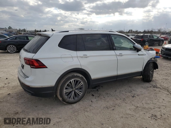 2024 Volkswagen Tiguan z VIN 3VVTB7AXXRM208006, wystawiony jako Copart lot #44222715 z przebiegiem 1 904 mil mil oraz Szkoda całkowita • Salvage title. Historia ofert i sprzedaży dostępna na DreamBid. Obrazek 3.