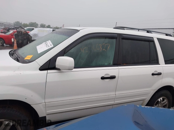 2005 Honda Pilot EX-L z VIN 5FNYF18595B052324, wystawiony jako IAAI lot #42366327 z przebiegiem 153 121 mil mil oraz . Historia ofert i sprzedaży dostępna na DreamBid. Obrazek 14.