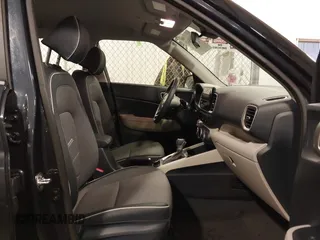 2024 Hyundai Venue SEL with VIN KMHRC8A33RU332537, listed as a IAAI auction lot 40965362 with 6,223 mi miles and . Bid and sale history available at DreamBid. Image 5.