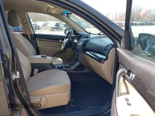 2011 Kia Sorento EX with VIN 5XYKUDA25BG118403, listed as a IAAI auction lot 42017215 with 166,421 mi miles and . Bid and sale history available at carsss.com. Image 5.