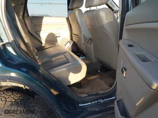 2005 Jeep Grand Cherokee Limited with VIN 1J4HR58285C504484, listed as a IAAI auction lot 41902009 with 204,977 mi miles. Bid and sale history available at carsss.com. Image 8.