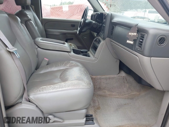2006 Chevrolet Suburban LS w/1WT with VIN 1GNEC16Z26J178169, listed as a IAAI auction lot 42107271 with 272,073 mi miles. Bid and sale history available at carsss.com. Image 5.