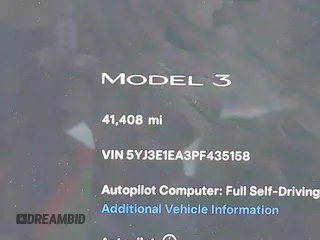 2023 Tesla Model 3 z VIN 5YJ3E1EA3PF435158, wystawiony jako IAAI lot #42356031 z przebiegiem 41 408 mil mil oraz . Historia ofert i sprzedaży dostępna na DreamBid. Obrazek 7.