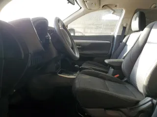 2018 Mitsubishi Outlander ES z VIN JA4AZ3A36JZ042328, wystawiony jako Copart lot #85902994 z przebiegiem 129 936 mil mil oraz Szkoda całkowita • Salvage title. Historia ofert i sprzedaży dostępna na DreamBid. Obrazek 7.