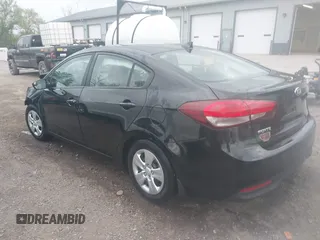 2017 Kia Forte LX z VIN 3KPFK4A78HE110191, wystawiony jako IAAI lot #42139116 z przebiegiem 153 213 mil mil oraz . Historia ofert i sprzedaży dostępna na DreamBid. Obrazek 3.