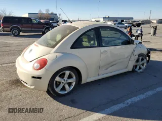 2006 Volkswagen New Beetle Coupe with VIN 3VWSW31C76M400044, listed as a Copart auction lot 84672934 with 114,350 mi miles and Salvage Title. Bid and sale history available at carsss.com. Image 3.