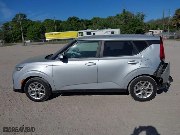 2020 Kia Soul LX with VIN KNDJ23AU8L7037942, listed as a IAAI auction lot 41855355 with 122,860 mi miles. Bid and sale history available at carsss.com. Image 14.