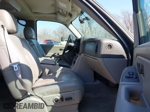 2005 GMC Yukon XL SLT with VIN 3GKGK26G35G191865, listed as a IAAI auction lot 41773994 with 211,199 mi miles. Bid and sale history available at carsss.com. Image 5.