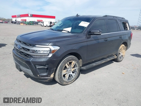 2024 Ford Expedition XLT with VIN 1FMJU1H82REA73438, listed as a IAAI auction lot 41806868 with Not provided miles and . Bid and sale history available at DreamBid. Image 2.