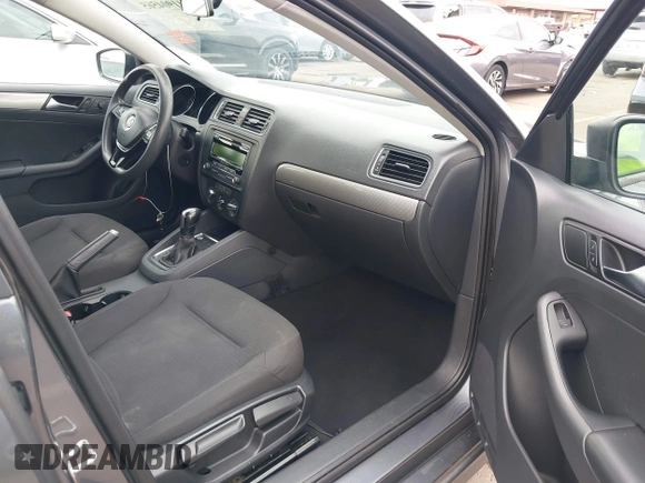 2015 Volkswagen Jetta Sedan 1.8T SE with VIN 3VWD17AJ9FM286917, listed as a IAAI auction lot 41904565 with 166,841 mi miles. Bid and sale history available at carsss.com. Image 5.