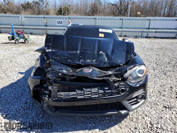 2018 FIAT 124 Spider Classica z VIN JC1NFAEK0J0136678, wystawiony jako Copart lot #47318535 z przebiegiem 57 326 mil mil oraz Szkody całkowita. Historia ofert i sprzedaży dostępna na DreamBid. Obrazek 5.