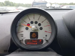 2013 MINI Countryman S z VIN WMWZC3C52DWP20729, wystawiony jako IAAI lot #42388184 z przebiegiem 165 283 mil mil oraz . Historia ofert i sprzedaży dostępna na DreamBid. Obrazek 7.